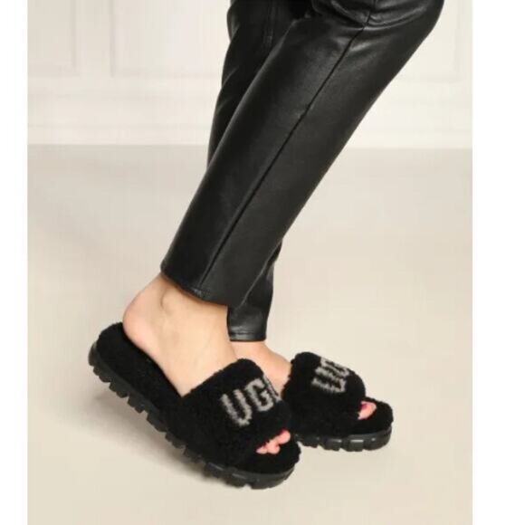 NIB UGG Cozetta Curly Faux Plush Sheepskin Graphic Slipper Black Size: 7 NWB - Picture 1 of 9